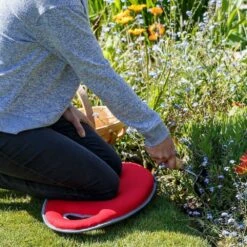 Kneelo® Kneeler - Poppy -Greeny Sales 10044757 kneelo kneeler poppy lifestyle 02