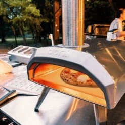 Ooni Karu 12 - Pizza Oven -Greeny Sales 10227049 Lifestyle Ooni Karu 12 Flame Pizza Cooking